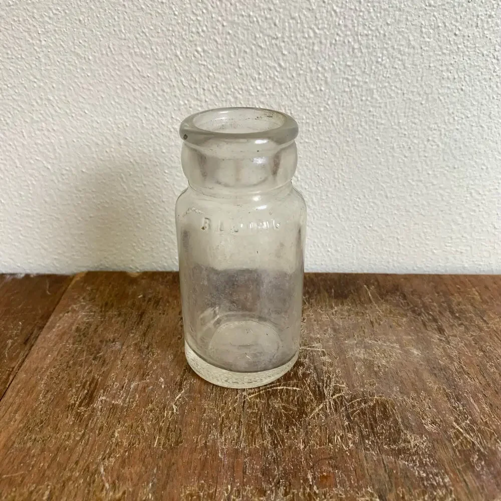 Owen Illinois Little Boy Blue Blueing laundry whitener 1910-40s embossed‎ bottle